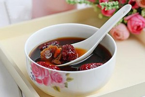 红枣桂圆枸杞红糖水